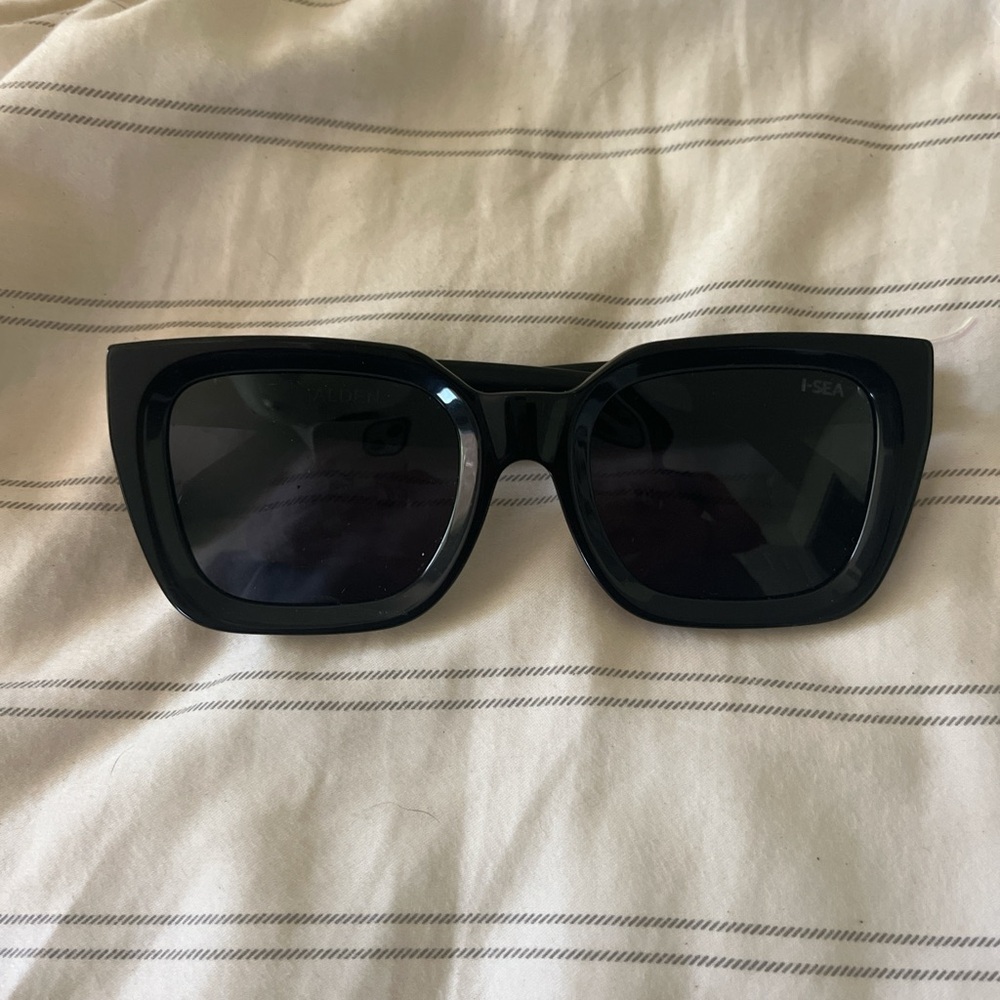 Black sun glasses